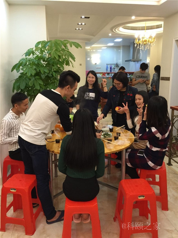 科頤家人一起吃團圓飯,并送上對大家的祝福-科頤辦公 科頤家人一起吃團圓飯,并送上對大家的祝福-科頤辦公