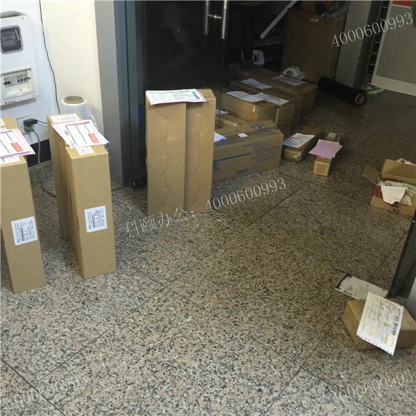 目測只有幾件柯尼卡美能達復印機耗材又或者是配件-科頤辦公