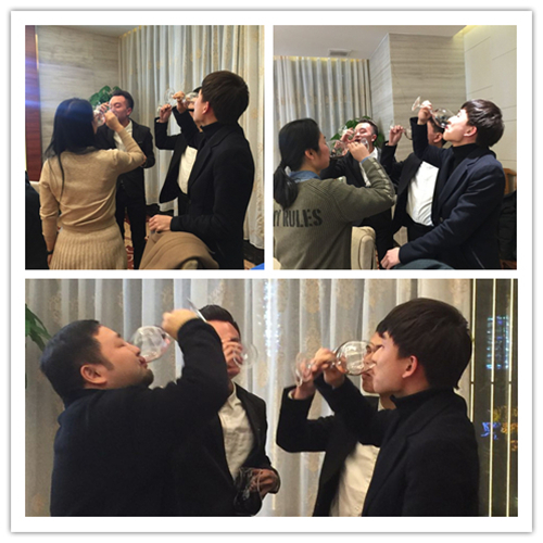 科頤三大帥哥在跟我們的領導喝呢,干了! 科頤三大帥哥在跟我們的領導喝呢,干了!